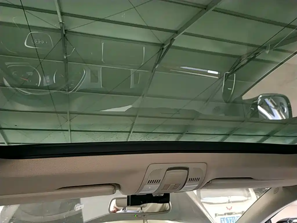 Фото 18 - Audi Q7