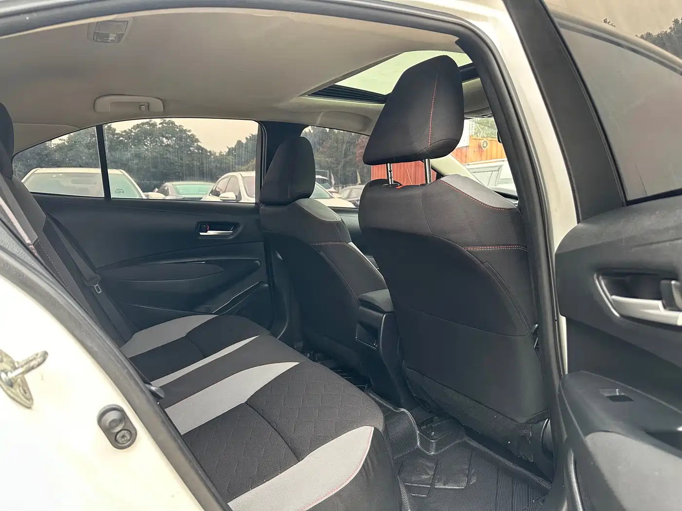 Toyota Corolla 2021 1.2T S-CVT Elite SPORT Edition фото 11