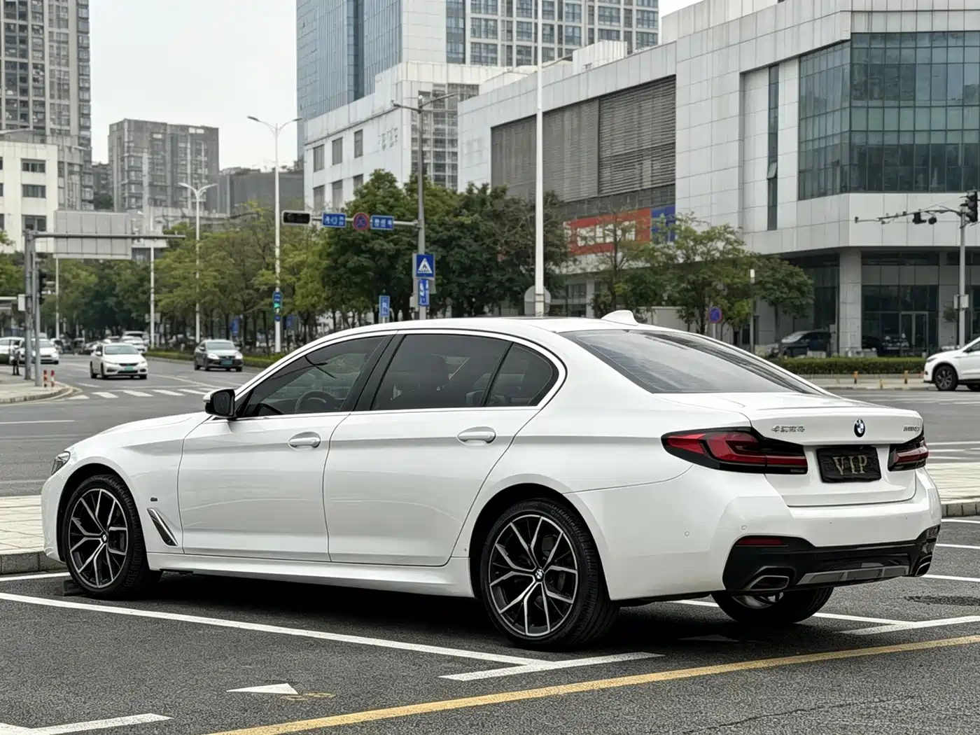 BMW 5 Series 2022 530Li Exclusive M Sport Package фото 7