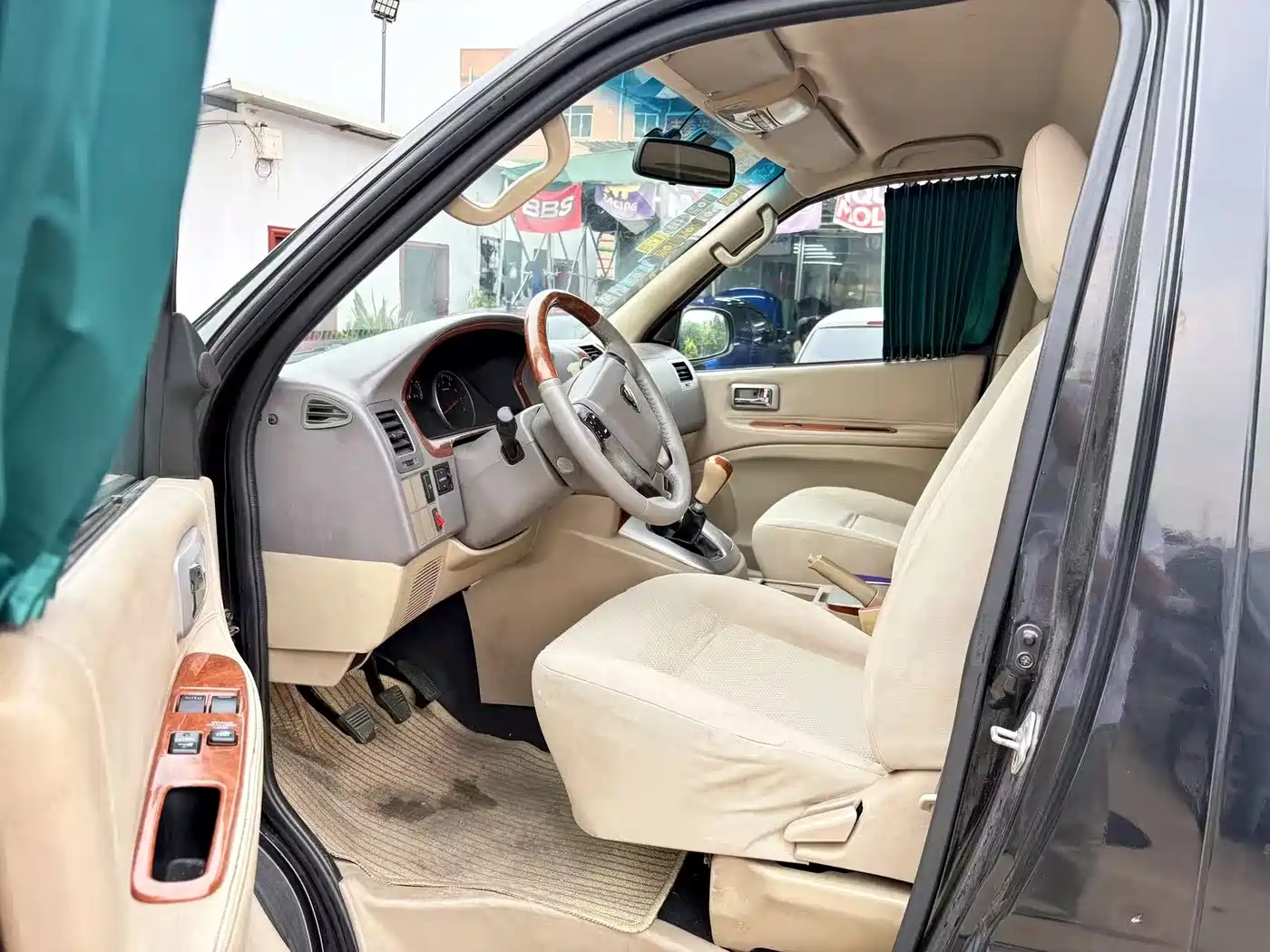 Jinbei Grace 2013 2013 2.0L Zhiling Standard 11-seater All-Games Commemorative Edition China V 10-seater