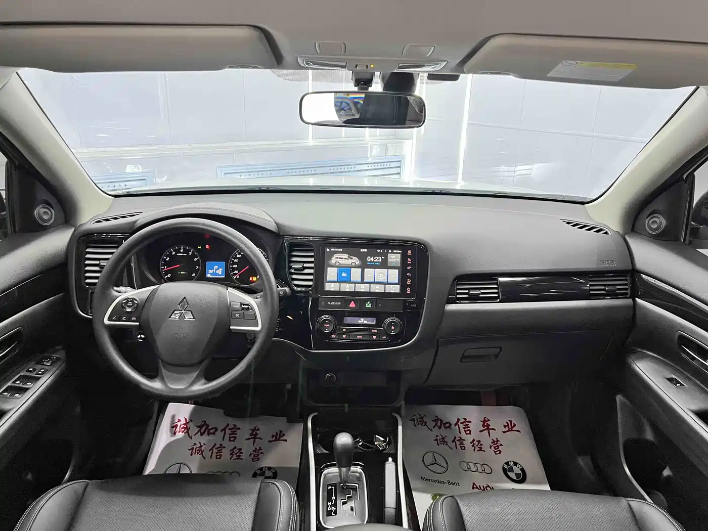 MITSUBISHI OUTLANDER
