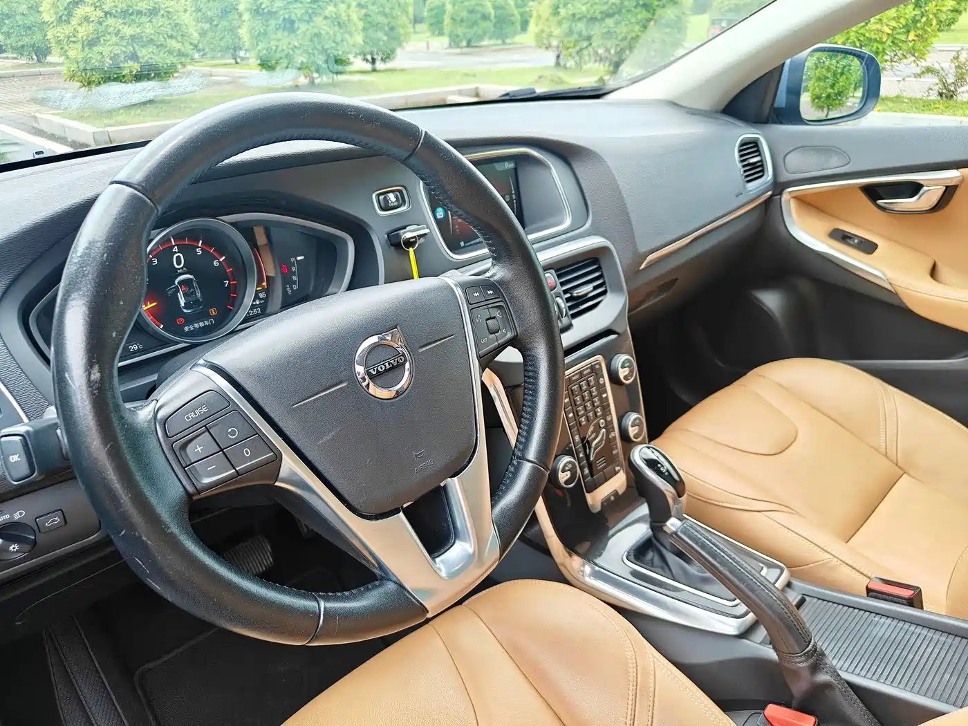 Фото 13 - Volvo V40