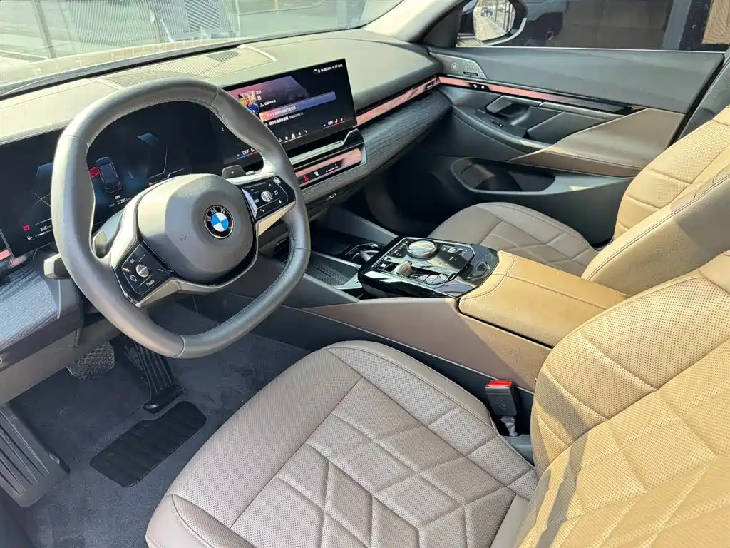 BMW 5 Series 2024 530Li Leading Model Luxury Package фото 8