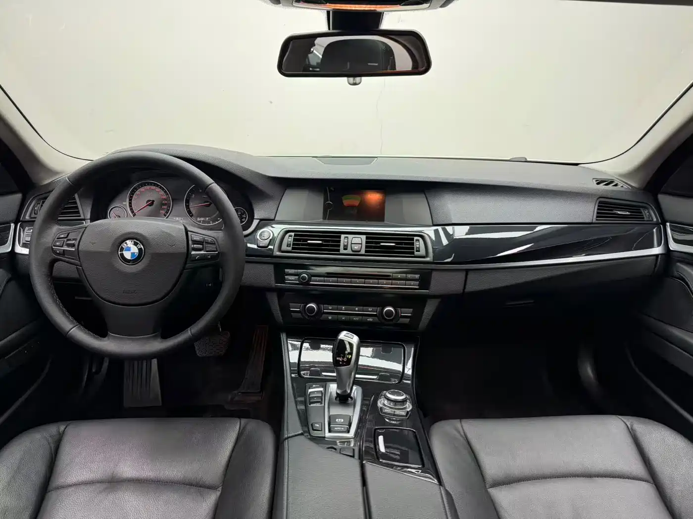 BMW 5 Series 2013 520Li Elegance фото 15