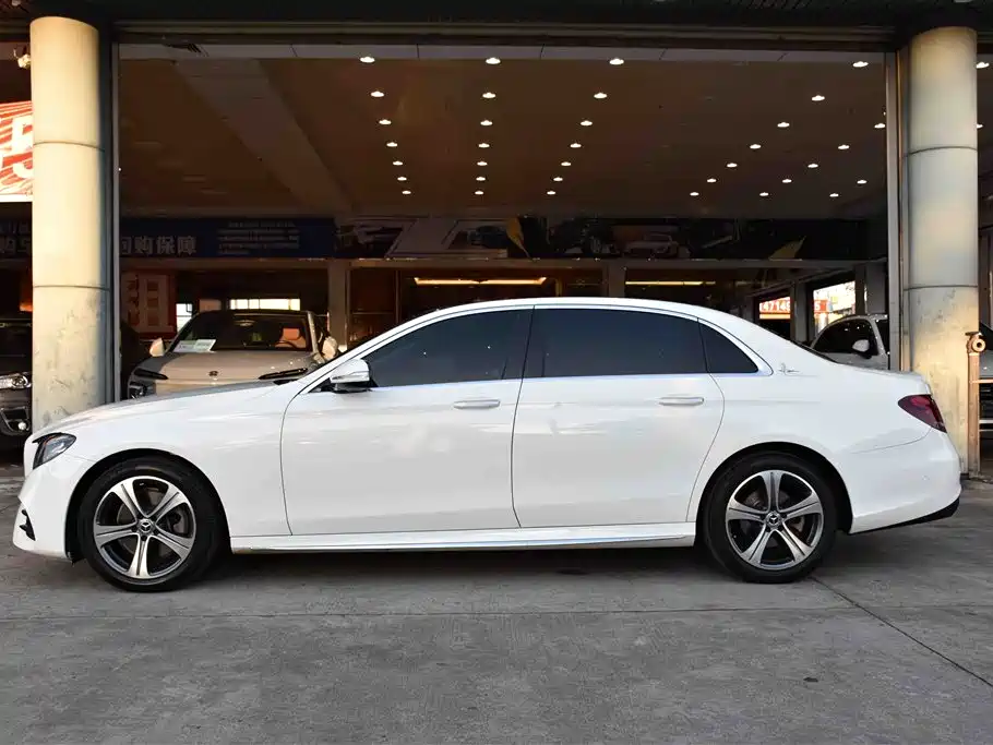 Mercedes-Benz E-Class 2018 E 200 L Sport фото 4