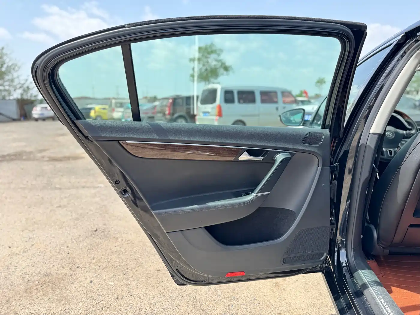Volkswagen Magotan 2015 Facelift 1.8TSI Premium фото 31