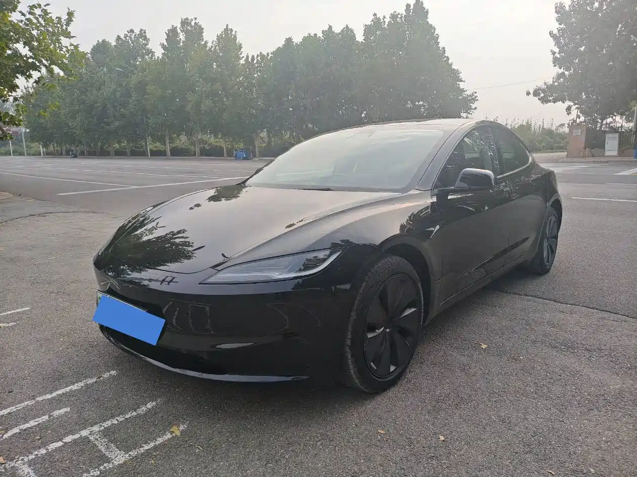 Фото 1 - Tesla Model 3