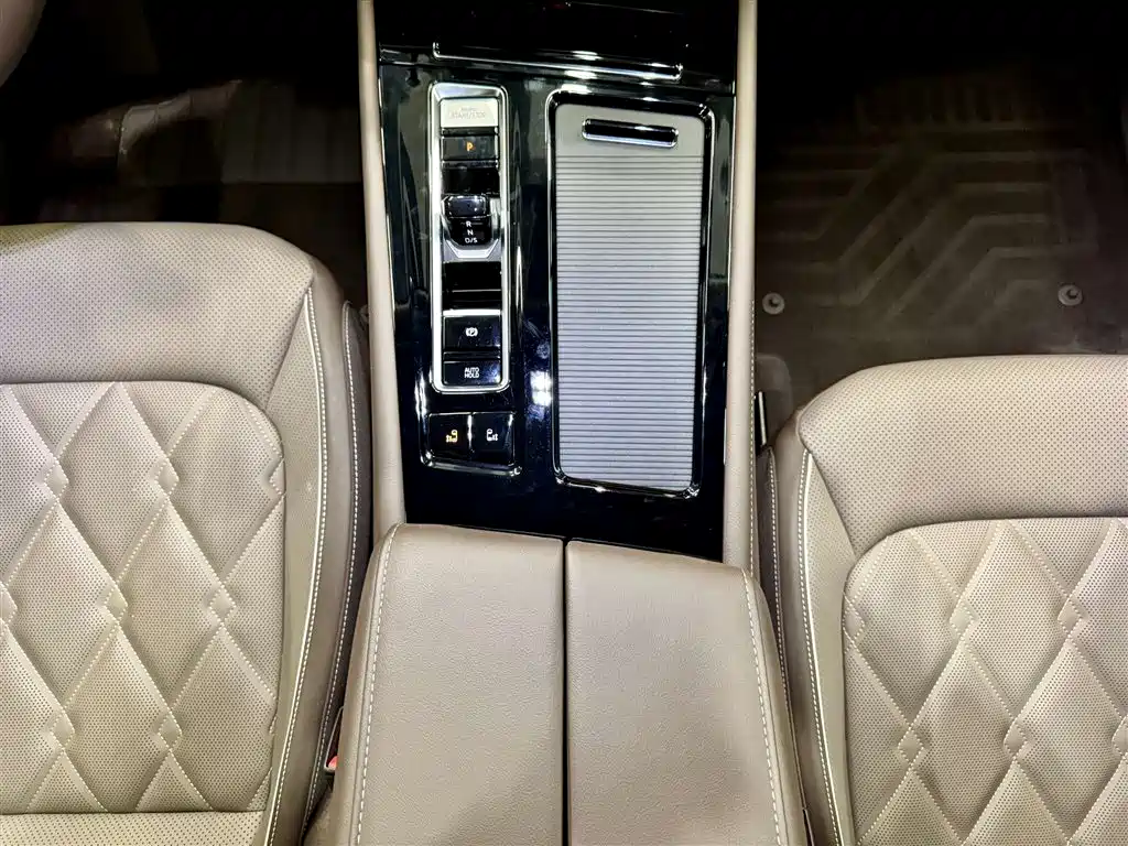 Volkswagen Viloran 2024 380TSI Executive Edition фото 20