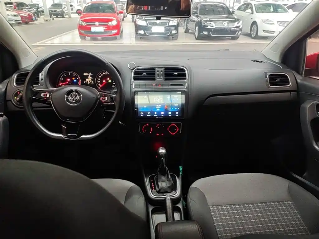 Volkswagen Polo 2016 1.6L Automatic Comfort фото 10