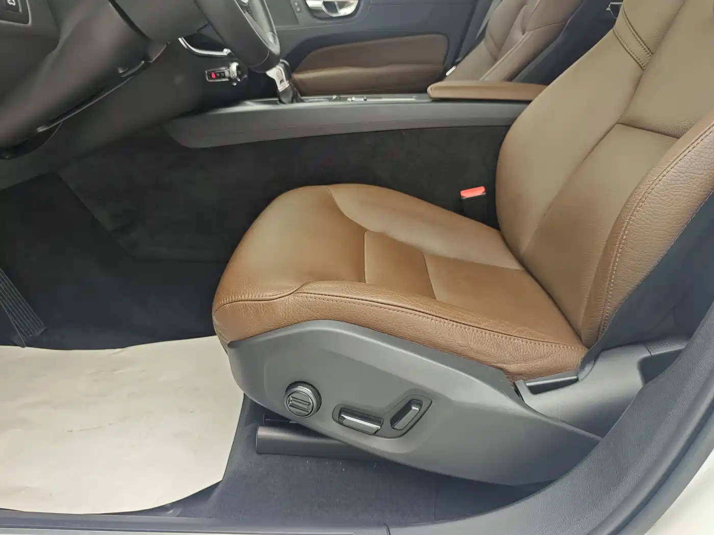 Фото 14 - Volvo XC60