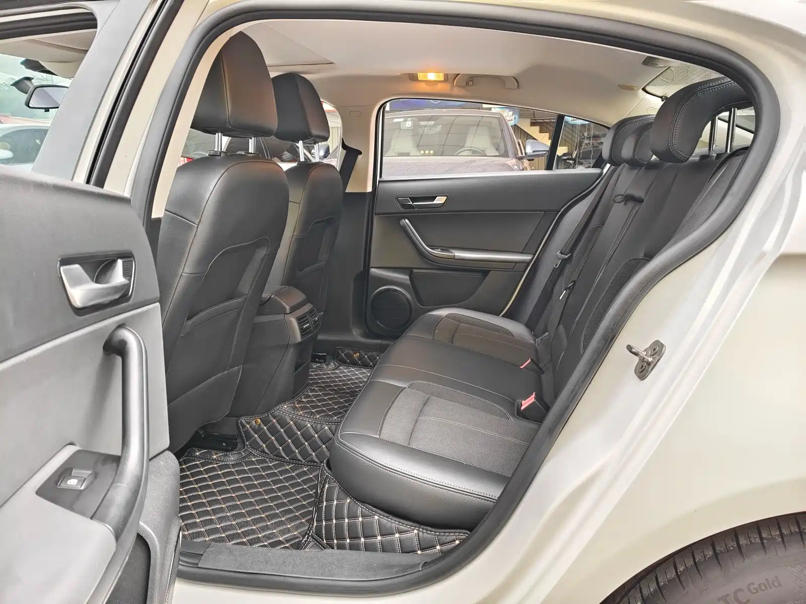 صورة 7 - Qoros 3