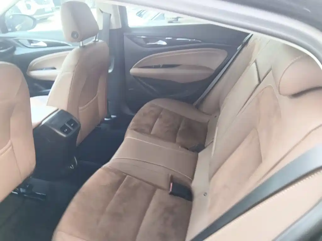 Photo 22 - Buick Regal