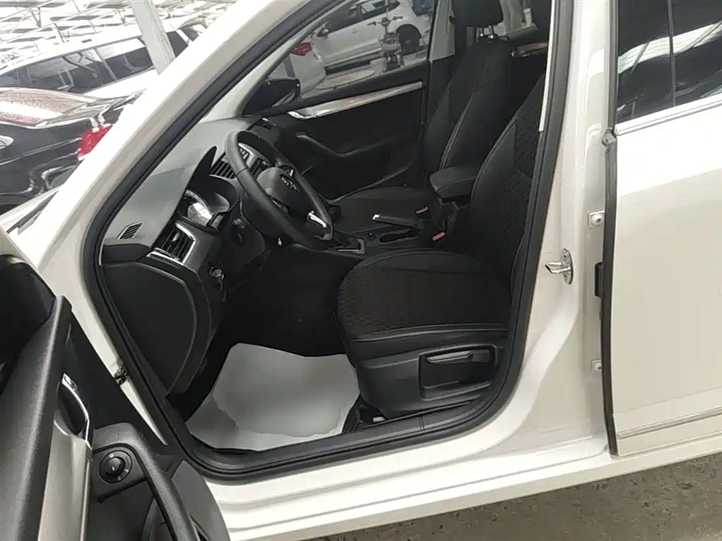 Škoda Octavia 2019 1.5L Automatic Luxury Edition фото 15