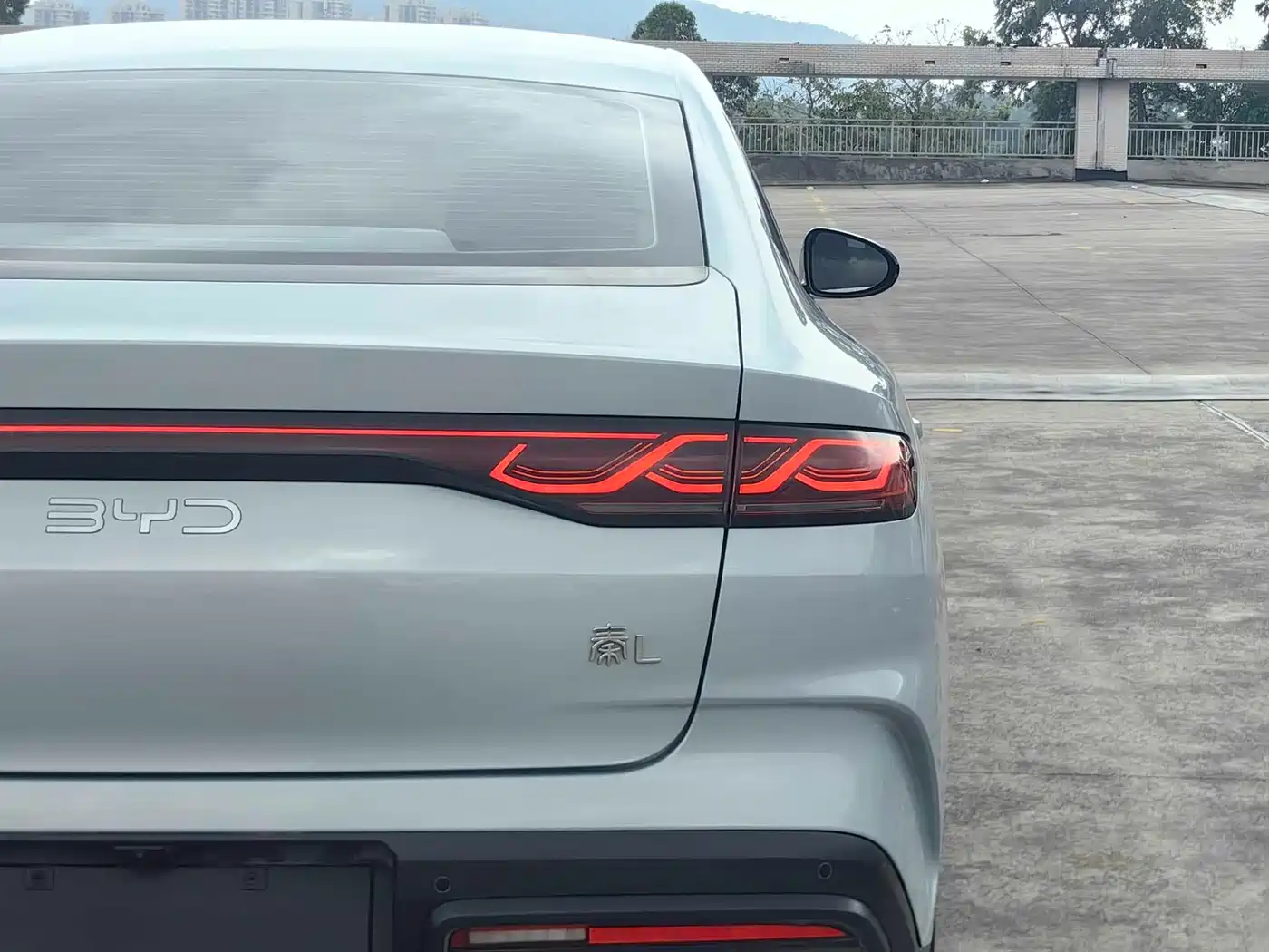 BYD Qin L 2024 DM-i 80KM Leading Edition фото 8