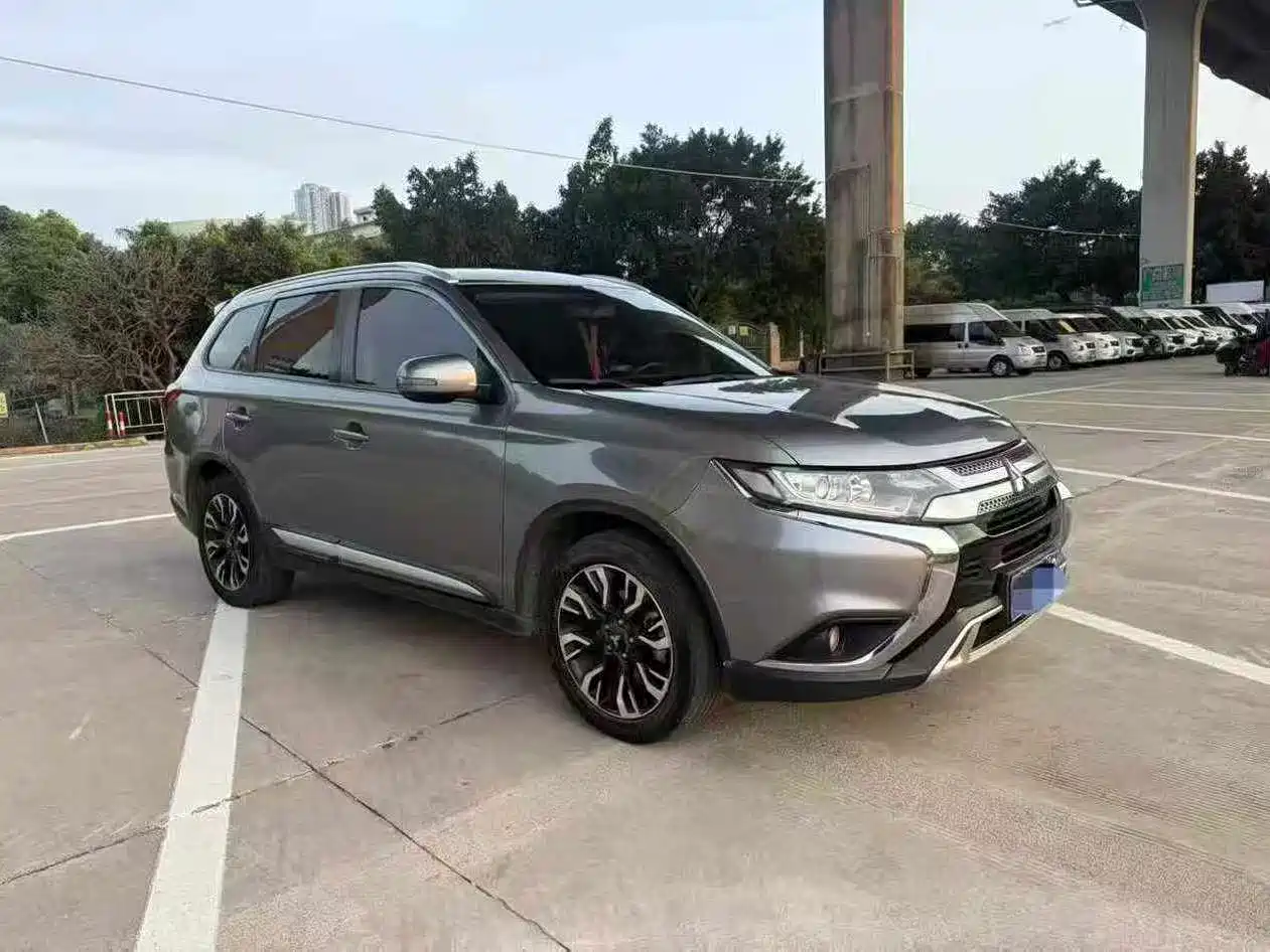 Фото 2 - Mitsubishi Outlander