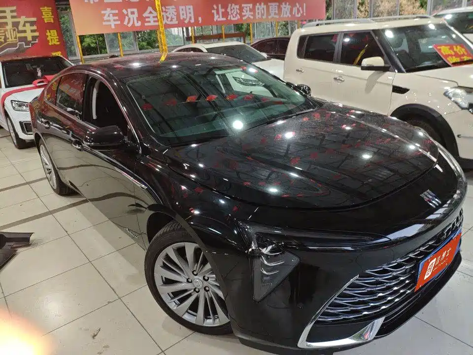 Photo 5 - Buick LaCrosse
