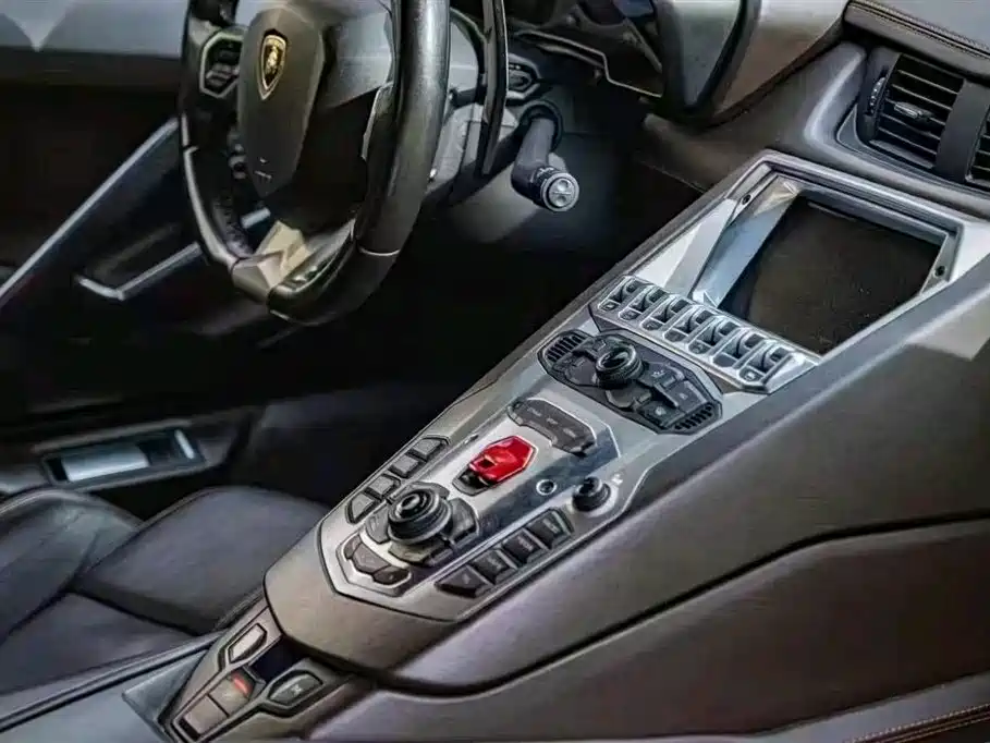 Lamborghini Aventador 2011 LP 700-4 фото 10