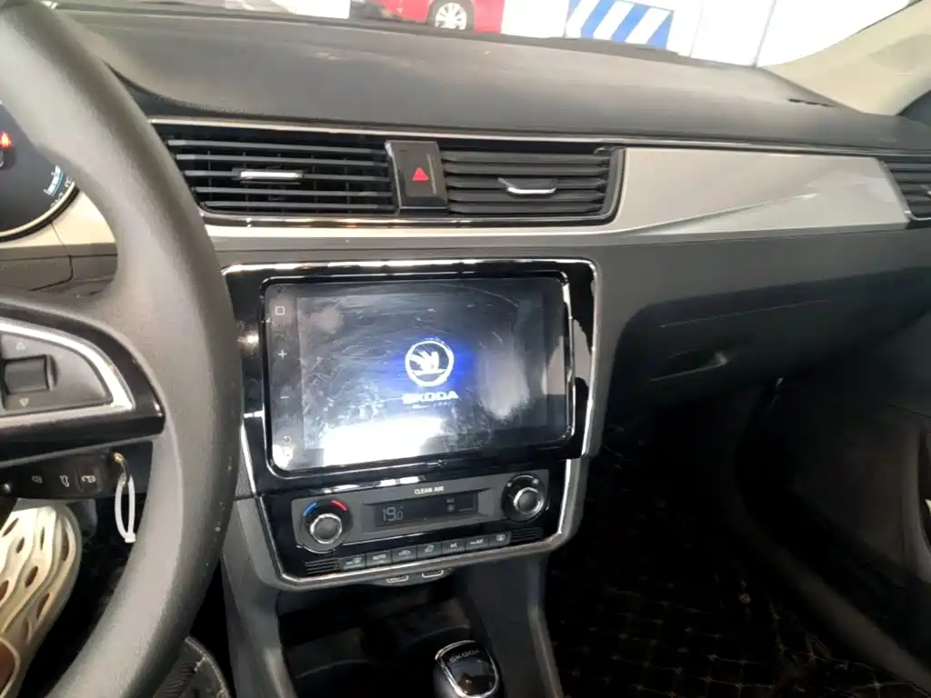 Photo 13 - Škoda Rapid