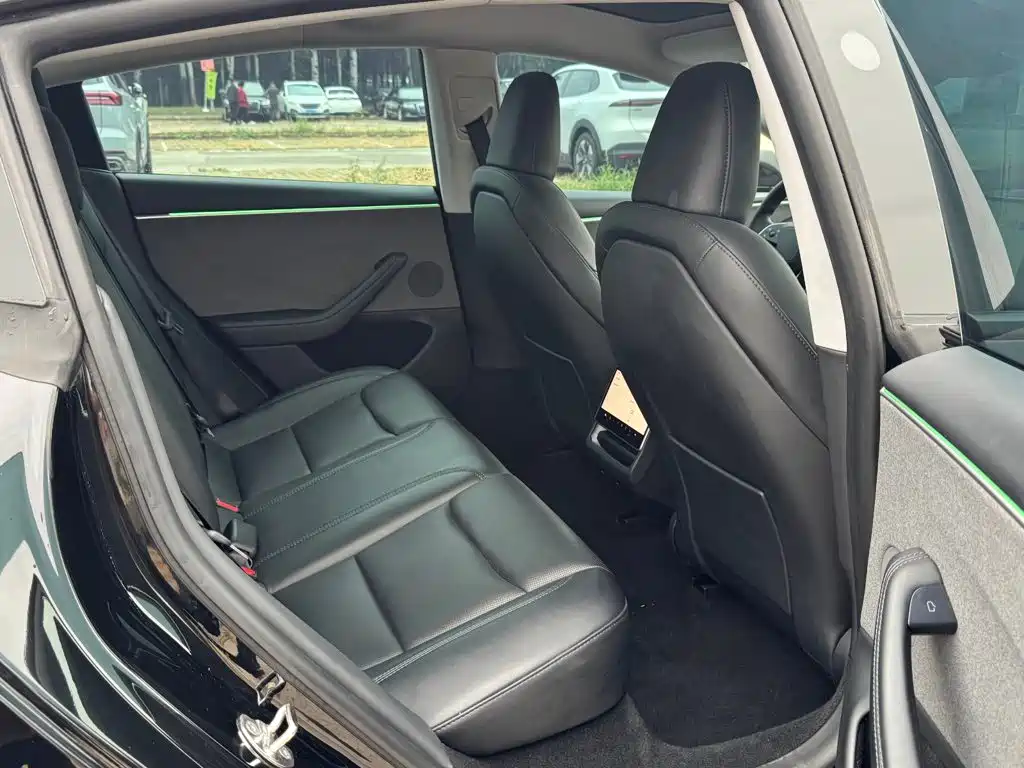 Photo 23 - Tesla Model 3