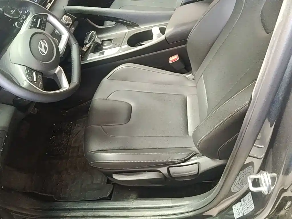 Photo 15 - Hyundai Elantra