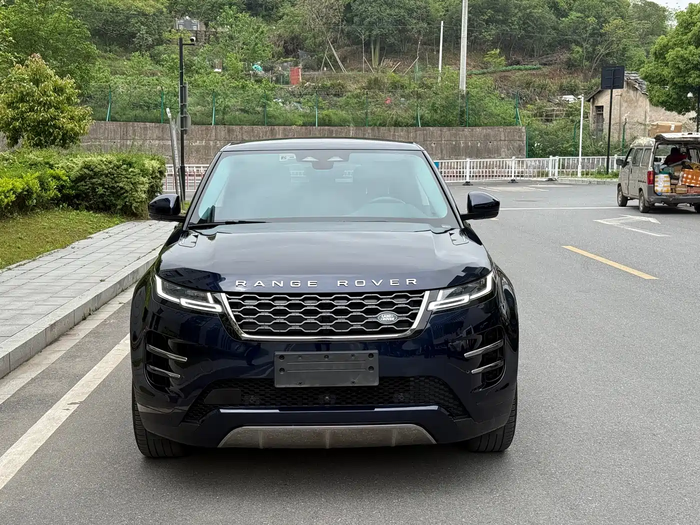 Land Rover Range Rover Evoque 2021 Range Rover Evoque L 249PS R-Dynamic SE Luxury Edition фото 2