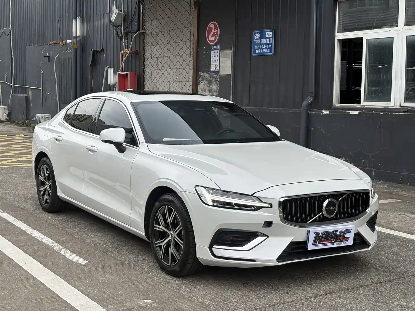 Volvo S60 2025 B4 Smart Luxury Edition фото 3
