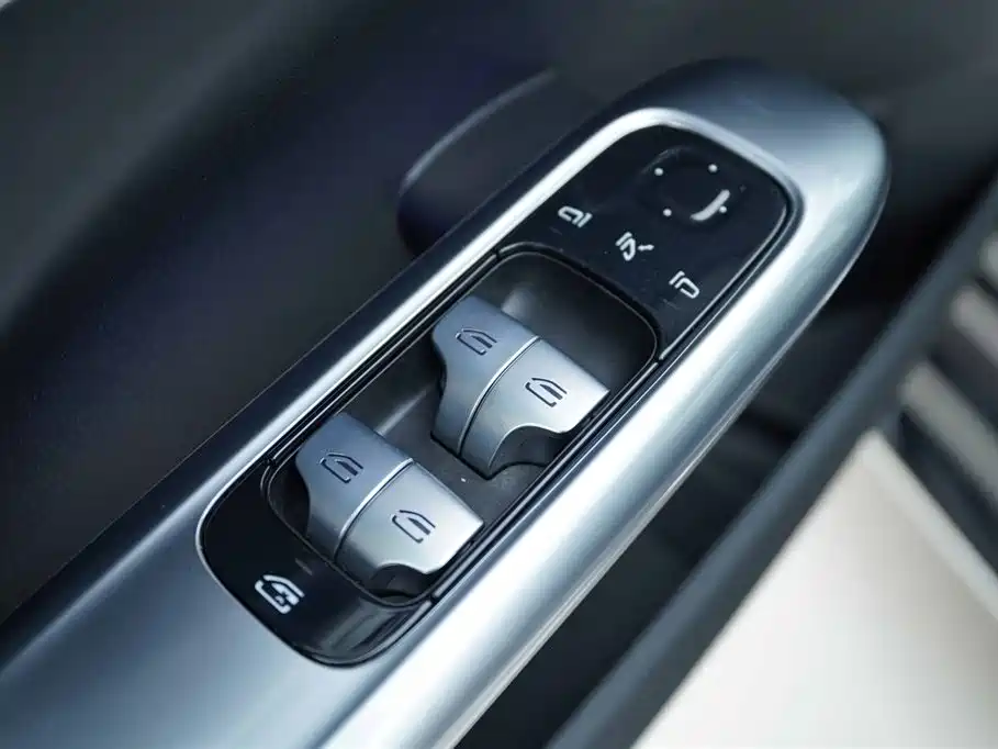 Mercedes-Benz C-Class 2023 Facelift C 260 L Sport Edition фото 10