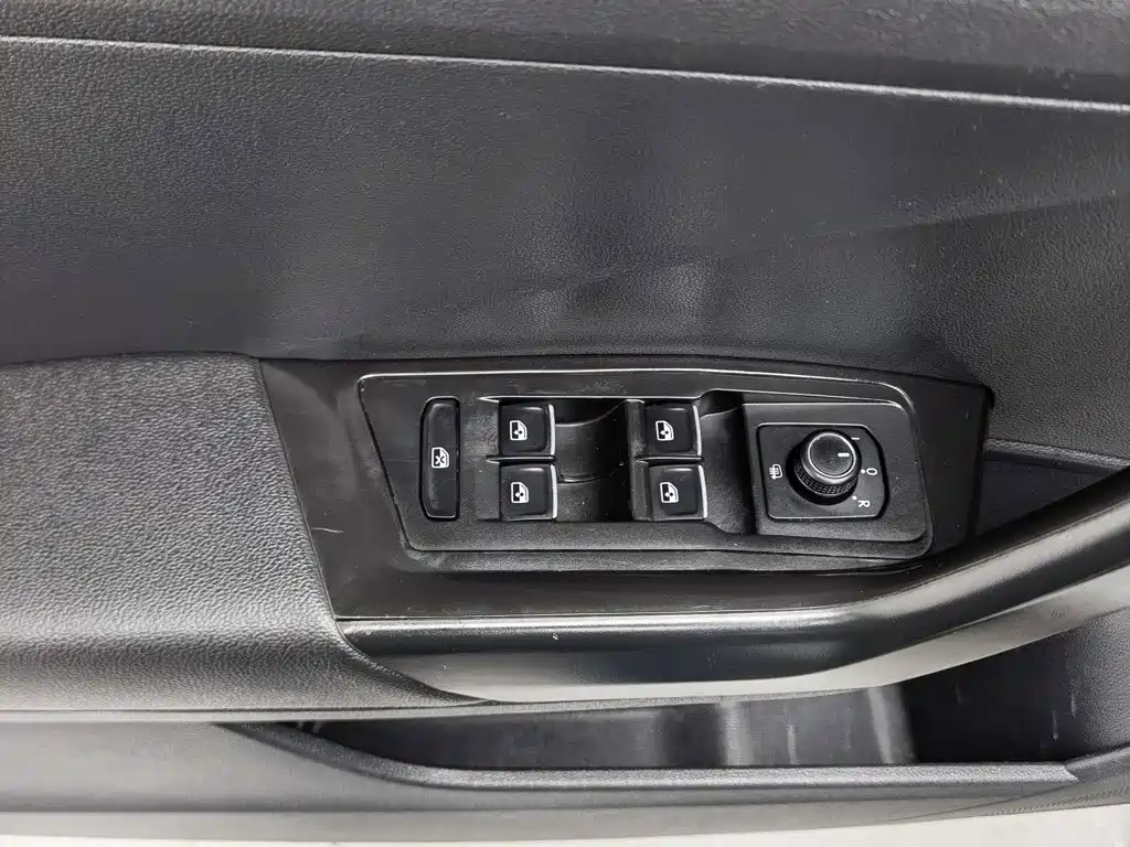 Photo 9 - Volkswagen T-ROC