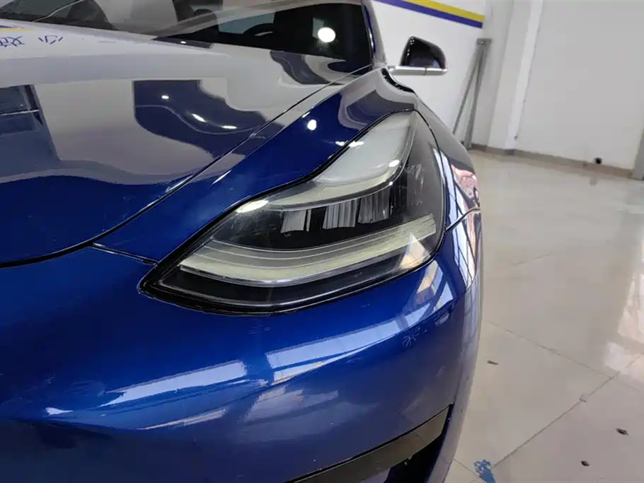 TESLA MODEL 3 (IMPORTED)