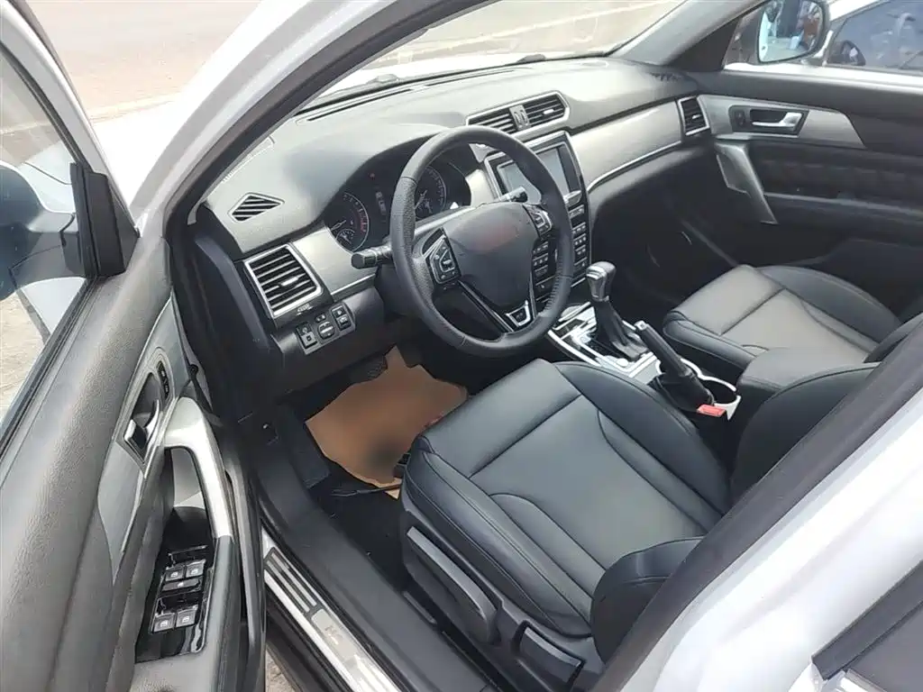 Haval H2 2015 1.5T Automatic 2WD Elite Edition фото 16