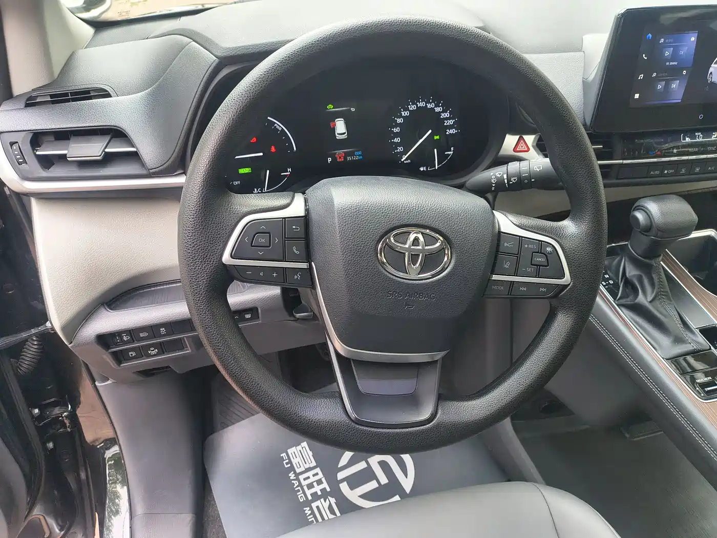 Toyota Granvia 2024 2.5L Hybrid Comfort фото 10