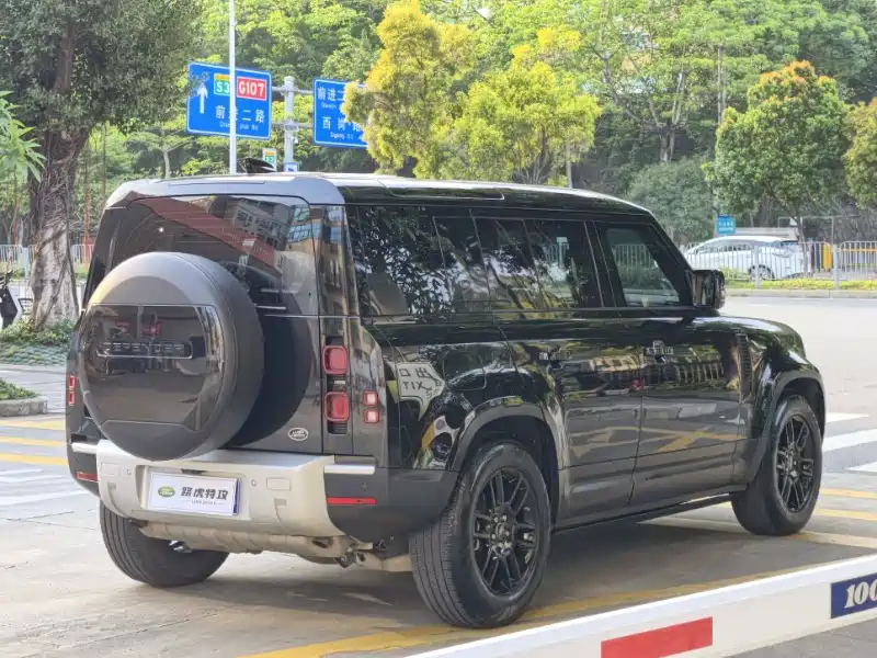 Land Rover Defender 2020 Model 110 P400 SE фото 14