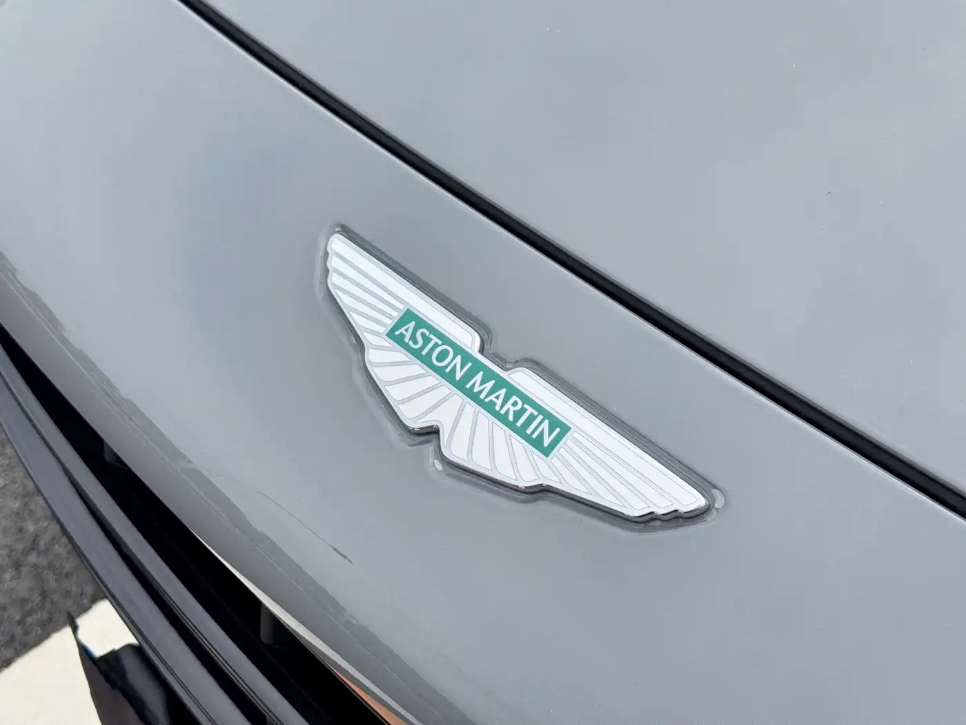 ASTON MARTIN DBX