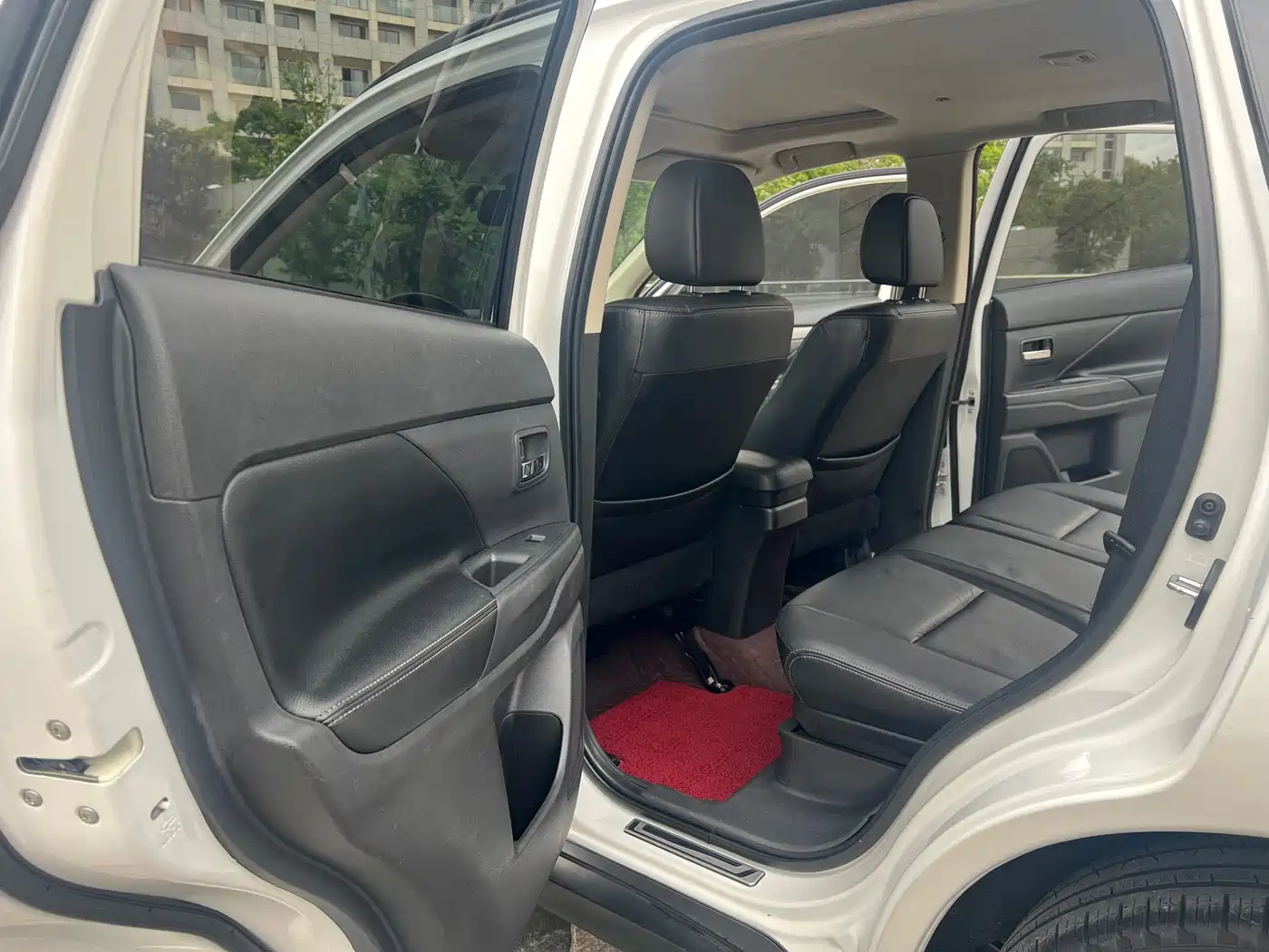 Mitsubishi Outlander (Import) 2014 2.4L 4WD Luxury Value Edition 5-seater фото 8