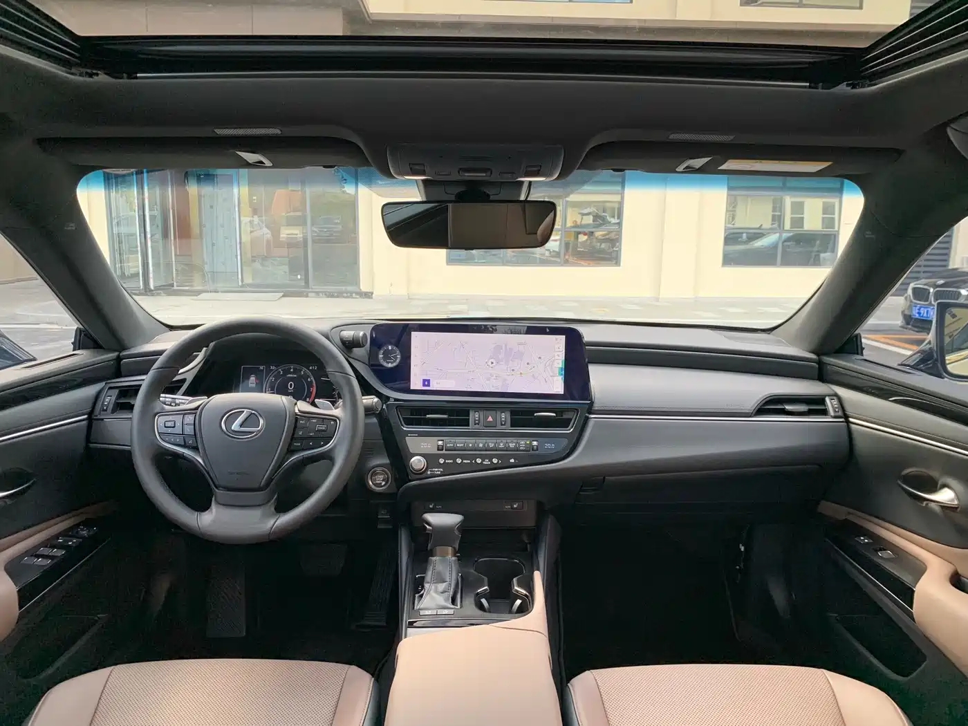 Фото 31 - Lexus ES