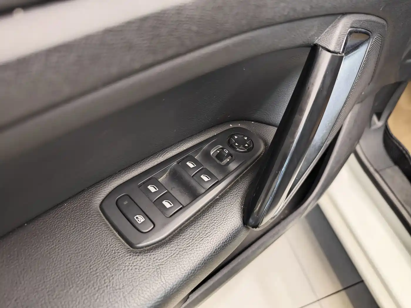 Peugeot 408 2016 1.6T Automatic Luxury Edition фото 9