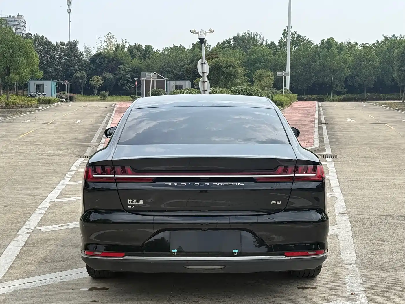 BYD e9 2023 2022 Model Year Business Edition