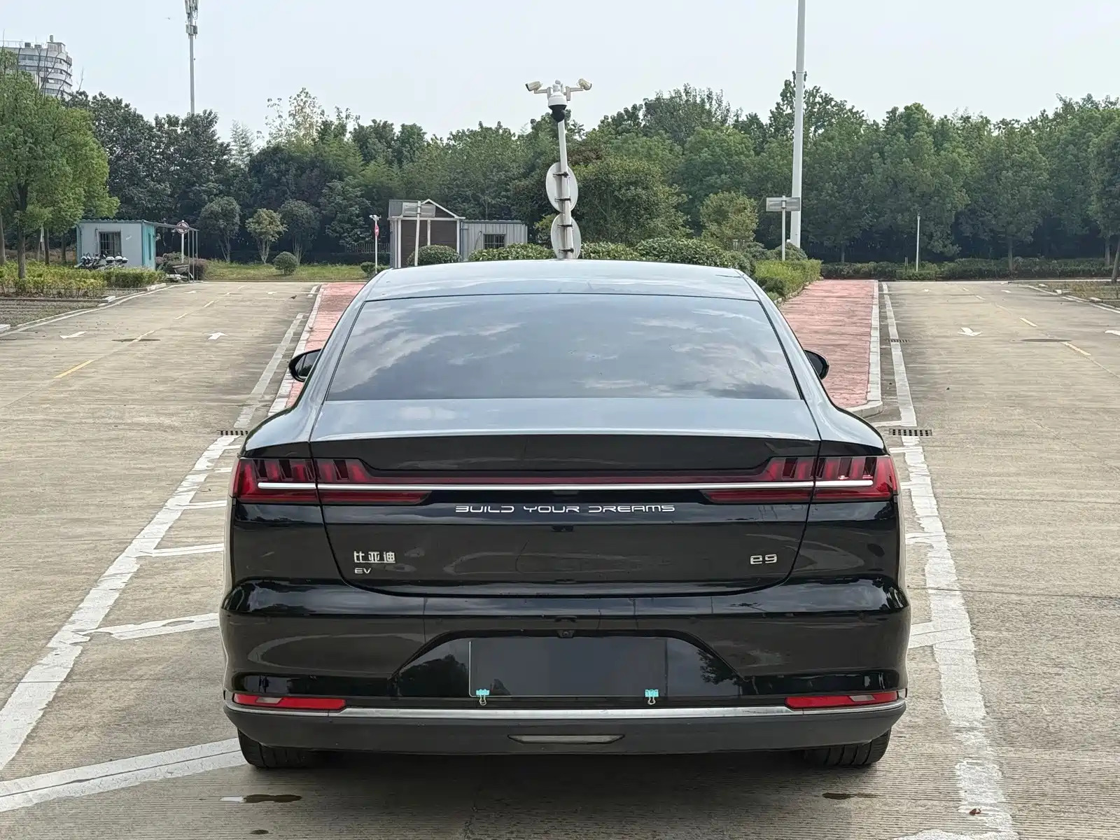 Photo 8 - BYD e9