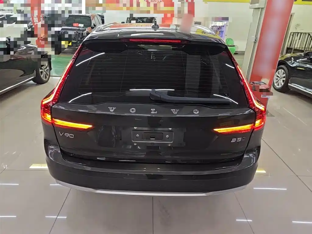 VOLVO V90