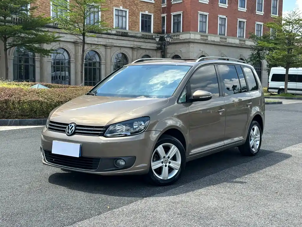 Фото 1 - Volkswagen Touran