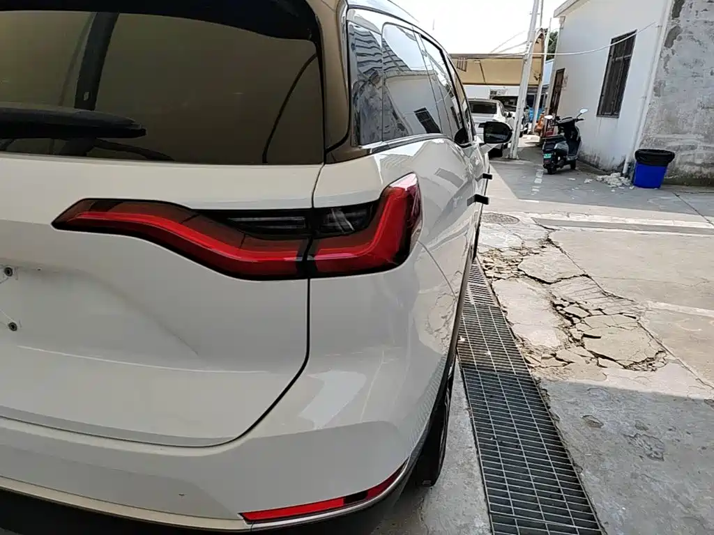 Фото 8 - NIO ES8