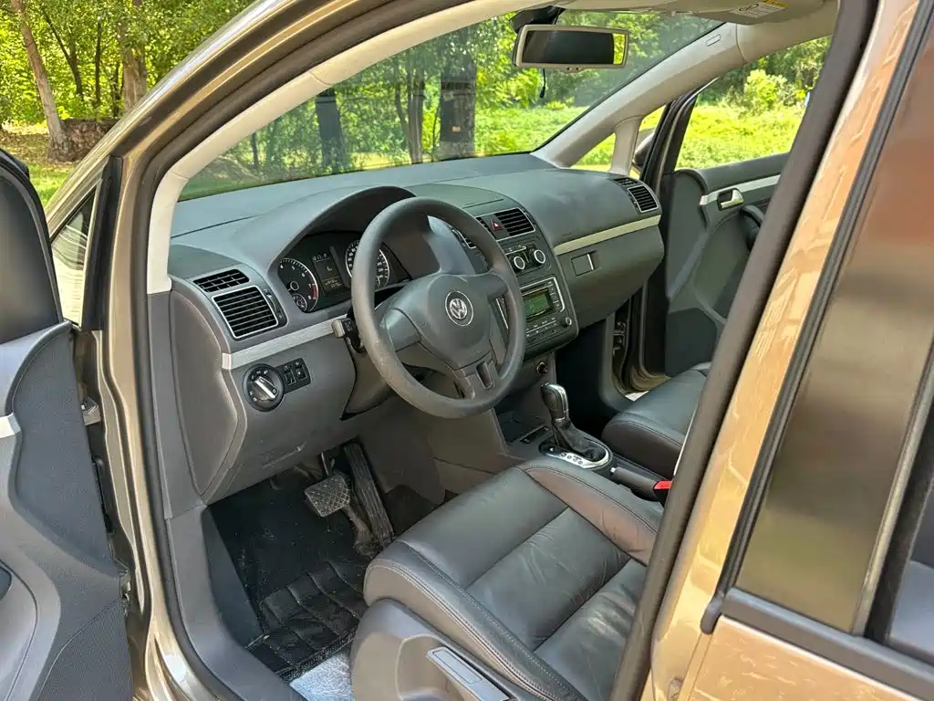 Фото 5 - Volkswagen Touran