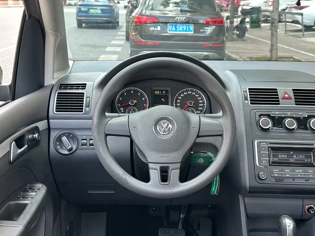Фото 7 - Volkswagen Touran
