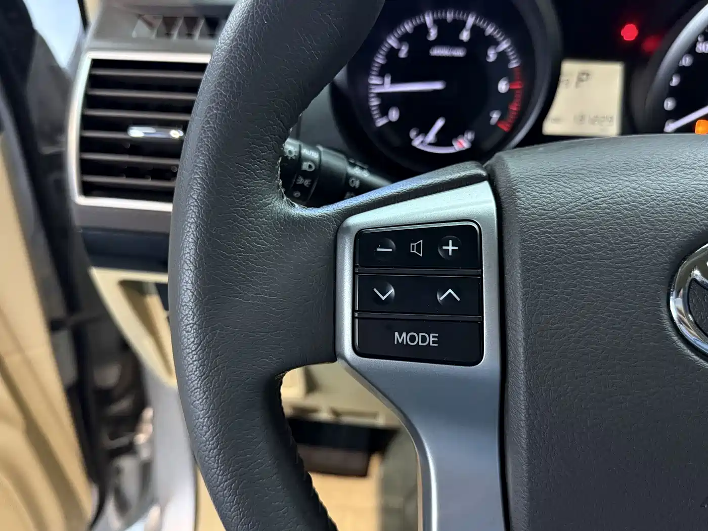 Toyota Prado 2016 2.7L Auto Luxury Edition фото 7