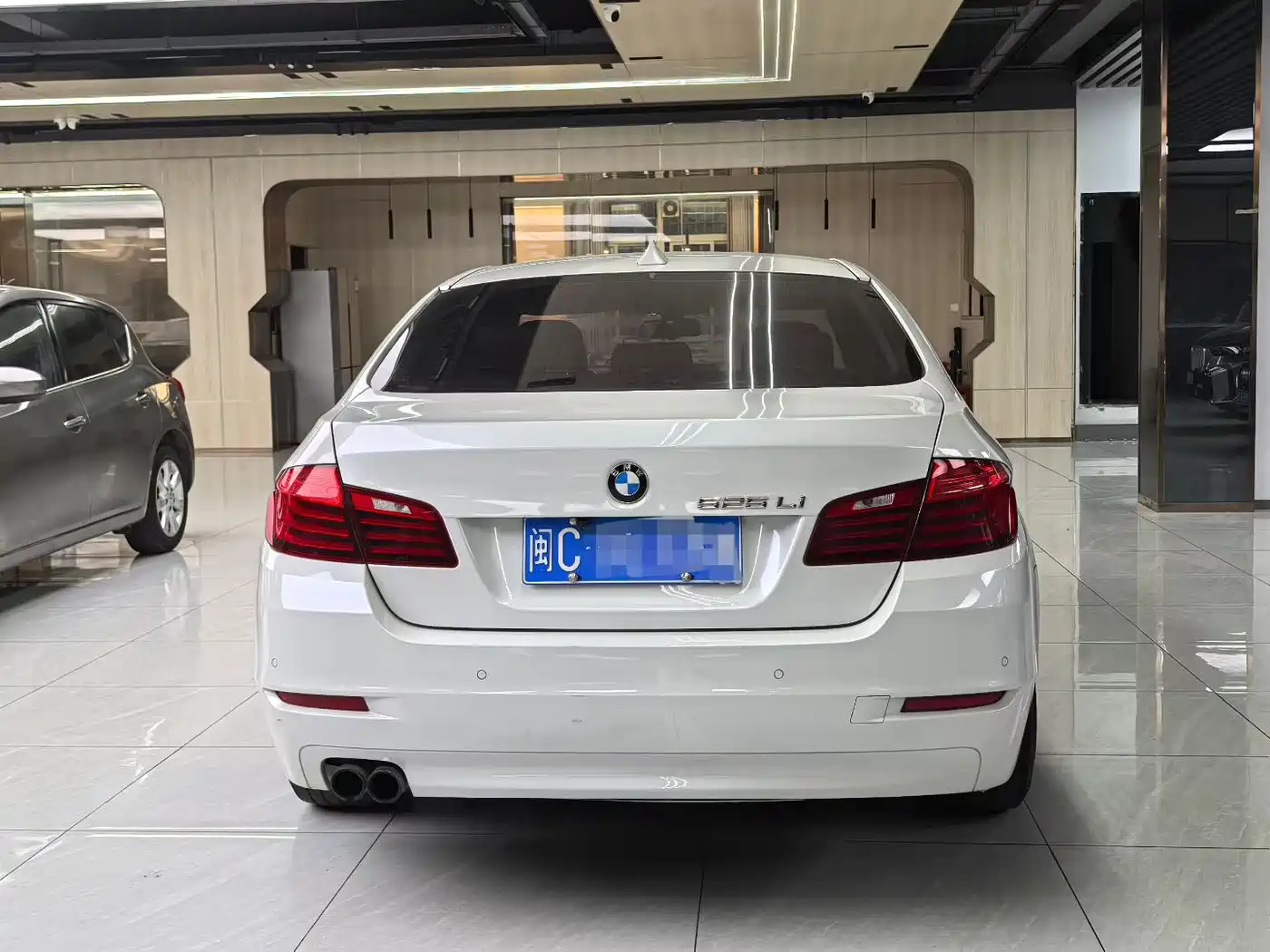 BMW 5 Series 2014 525Li Leading фото 8