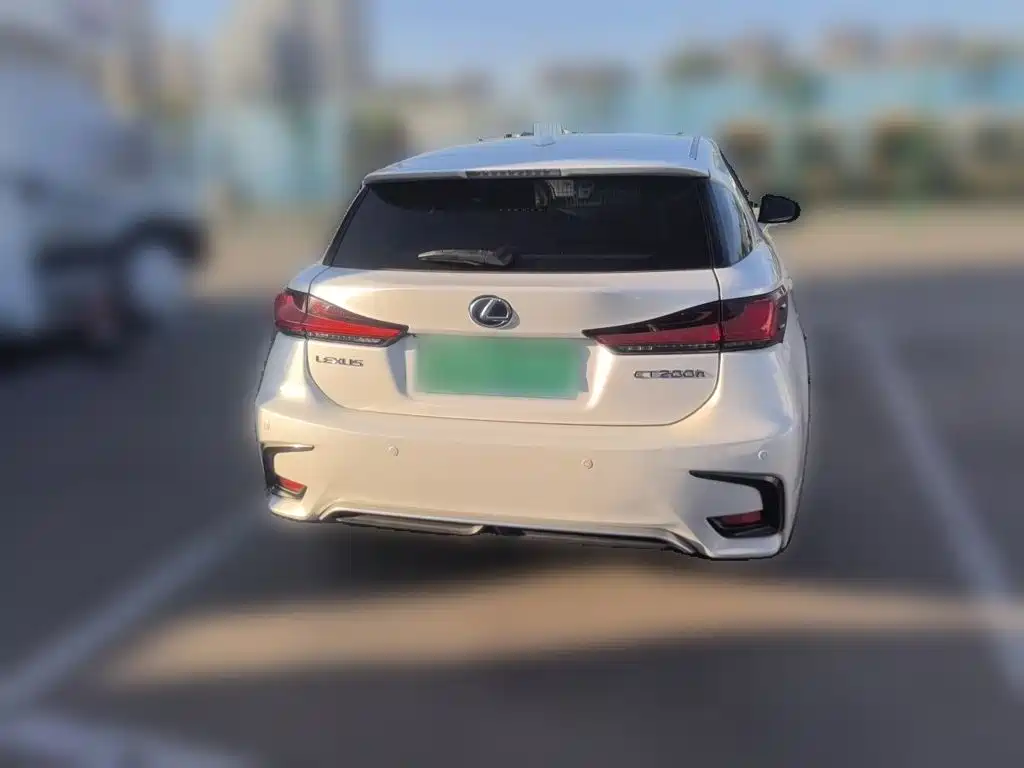 Photo 5 - Lexus CT