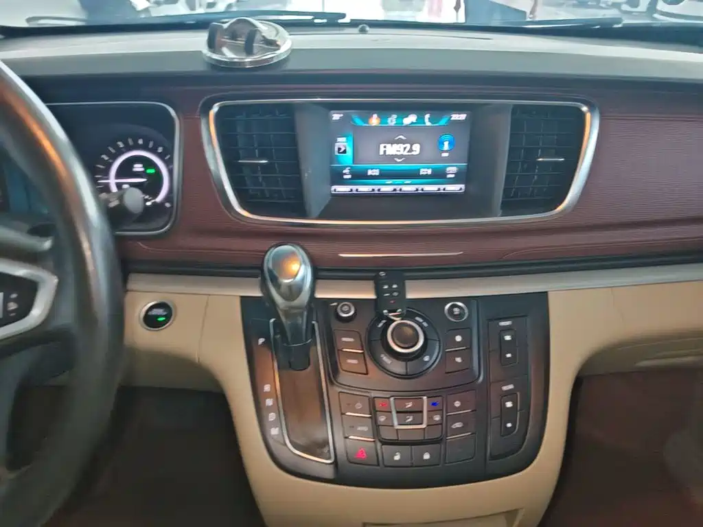 Фото 13 - Buick GL8