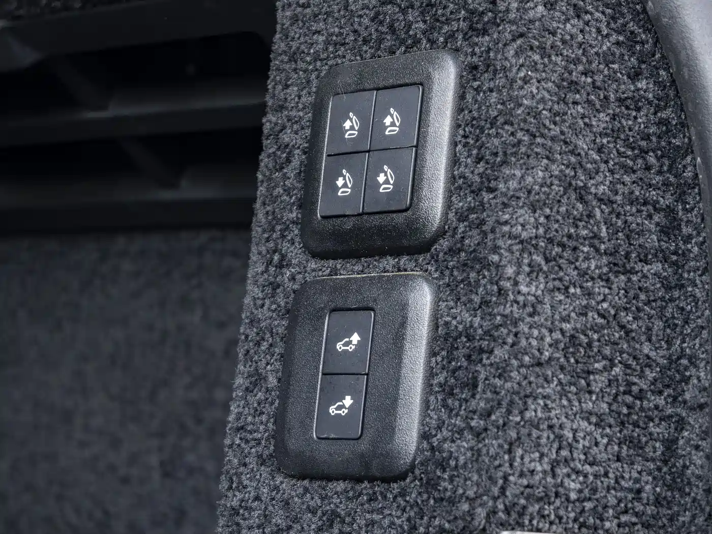 Land Rover Range Rover 2021 3.0 L6 Heritage Extended Classic Edition фото 7