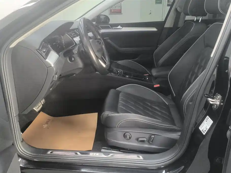 VOLKSWAGEN MAGOTAN GTE PLUG IN HYBRID