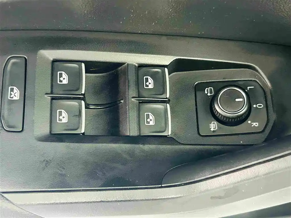Volkswagen Sagitar, миниатюра 18